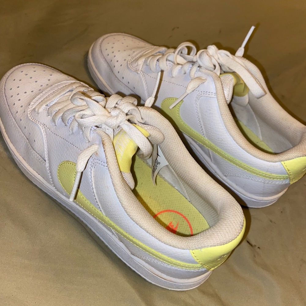 Nike women’s tennis shoes size 10 USA.